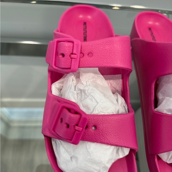Prettylittle Thing Bright Pink Wide Fit Rubber Buckle Footbed Slides NEW - Picture 4 of 6
